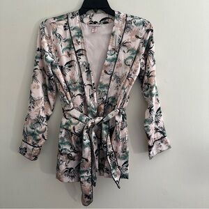 Victoria's Secret Size XS Light Pink Floral Romantic Lingerie Robe Only